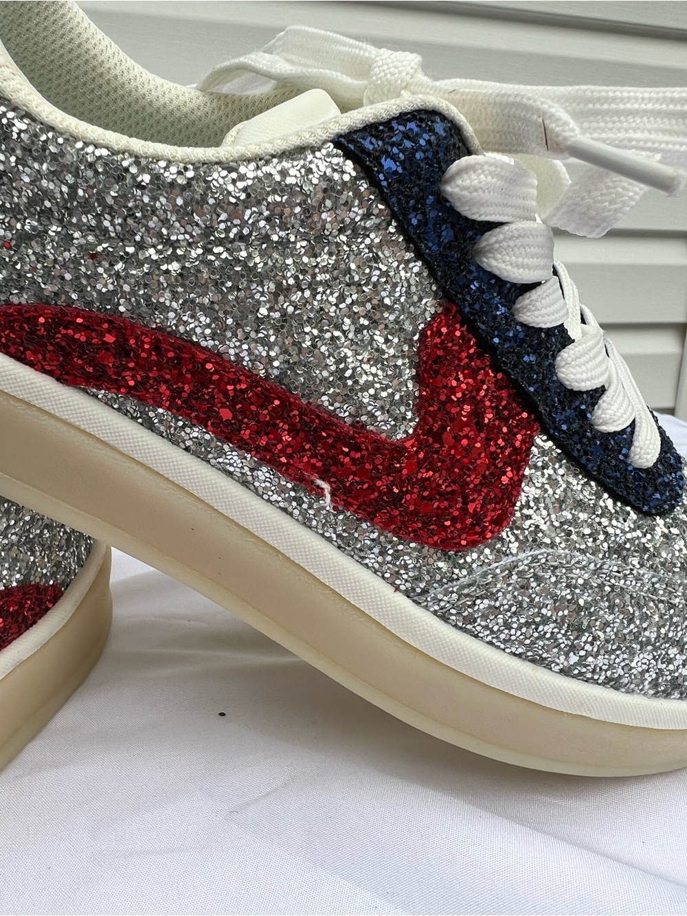 NWOT Lucky Step Air Cooled Size 8 Silver Glitter Sneakers Red Blue Lace Up - Picture 5 of 11